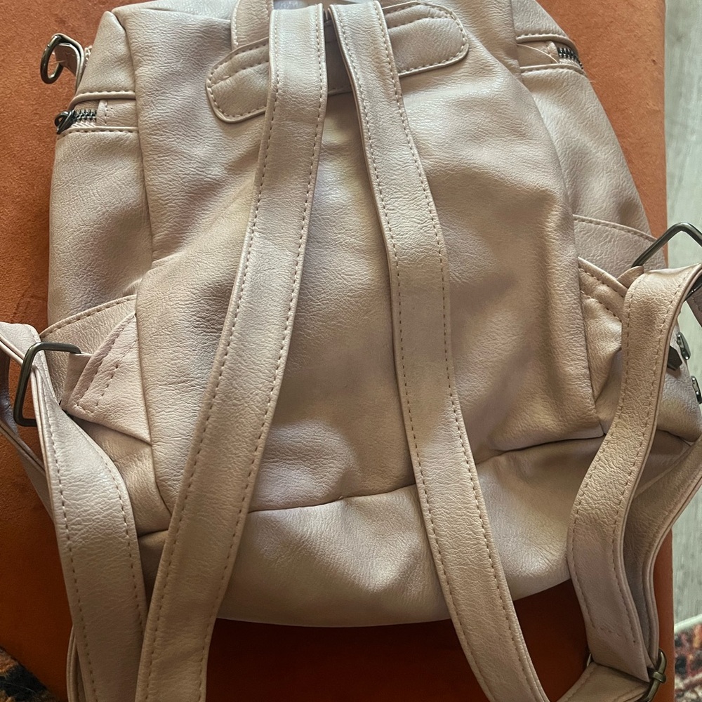 ✨Backpack✨ - Picture 2 of 3